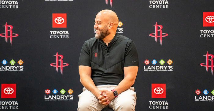 斯通：申京不仅打得极具统治力 身体状态也很出色